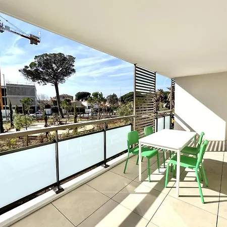 Bright And Spacious In Saint-raphael *